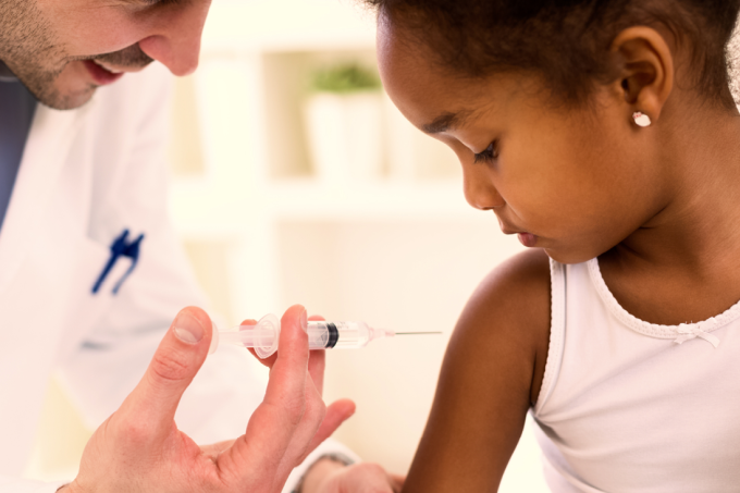 Por que tomamos vacina injetável se existe a oral?