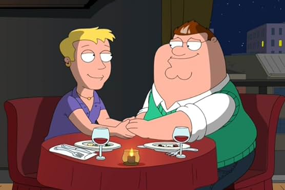 Foto de um episódio da série Family Guy. Dois personagens homens estão sentados numa mesa, segurando a mão um do outro.