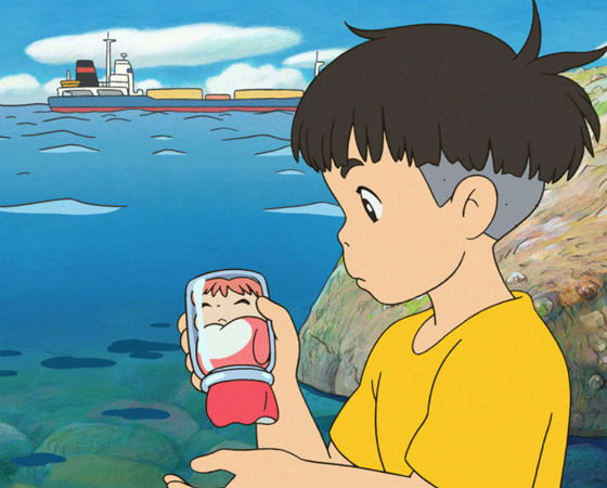 Com o lançamento de <i>Ponyo: uma amizade que veio do mar</i> (2008), oitavo filme de Hayao Miyazaki pelo Studio Ghibli, ficou claro que o cineasta, na época com 67 anos, não levava ao pé da letra a ideia de aposentadoria. A animação gira em torno de uma peixinha chamada Ponyo, que faz amizade com um menino de cinco anos de idade, Sōsuke, e quer se tornar uma garota humana.