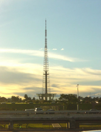 A Torre de TV de Brasília é a mais alta do País, com 224 metros. Ela foi inaugurada em 1967.