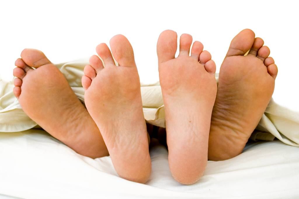 Dormir pelado emagrece