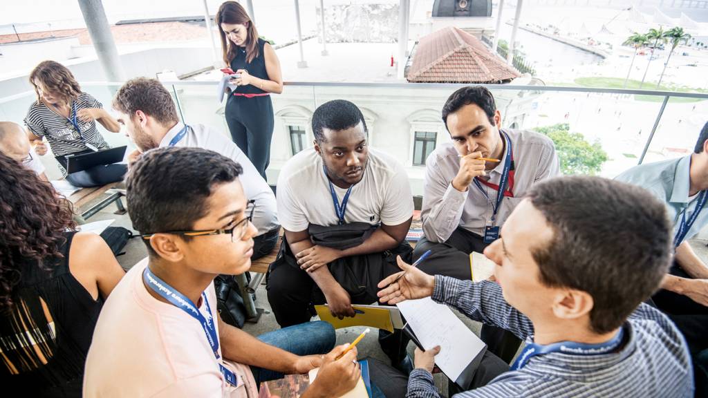 Jovens empreendedores iluminam o futuro