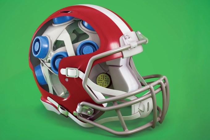 Liga de futebol americano universitário estreia capacete