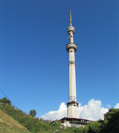 14. Amaty Tower. Foi inaugurada em 1996 em Almaty, no Cazaquistão. Mede 371 metros.