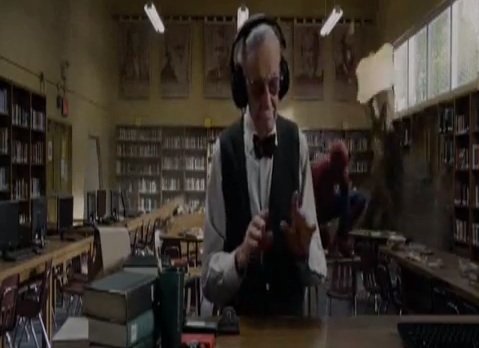Em Espetacular Homem-Aranha (2012), Lee é o servente do colégio de Peter e aparece em uma cena de batalha entre o herói e o Lagarto. Em Espetacular Homem-Aranha (2012), Lee é o servente do colégio de Peter e aparece em uma cena de batalha entre o herói e o Lagarto.