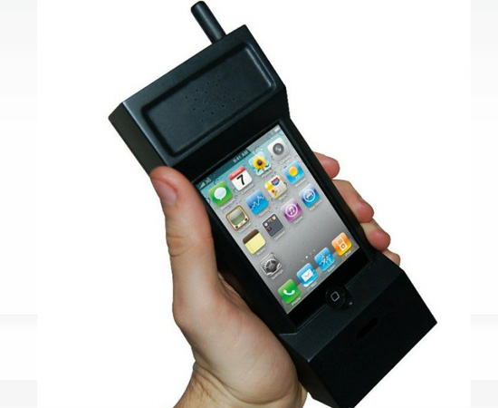 Esta capa de iPhone reproduz um celular tijolão! Retrô, hype ou cafona?