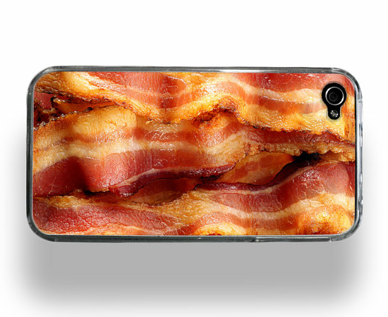 Há quem diga que bacon é a maior maravilha do mundo. Controvérsias à parte, este case de iPhone é um grande sucesso de vendas.