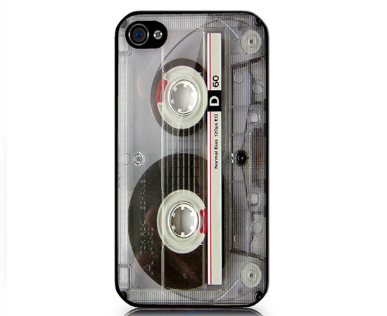 Com esta capinha de iPhone você pode demonstrar seu saudosismo pelas fitas cassete. Com esta capinha de iPhone você pode demonstrar seu saudosismo pelas fitas cassete.