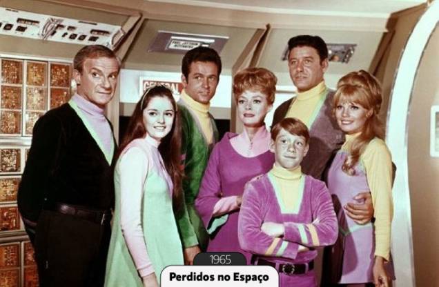 Em 1997, a família Robinson se perde no espaço depois que a sua nave é sabotada. Durante três temporadas, a série mudou bastante - de algo que beirava o suspense até a comédia escrachada. Mas os nerds dos anos 1960 aprovaram. Em 1997, a família Robinson se perde no espaço depois que a sua nave é sabotada. Durante três temporadas, a série mudou bastante - de algo que beirava o suspense até a comédia escrachada. Mas os nerds dos anos 1960 aprovaram.