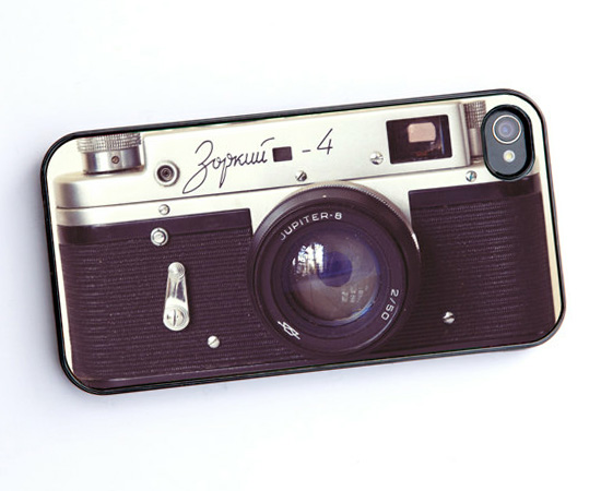 Os amantes de fotografia podem disfarçar seus iPhones com este case que imita uma câmera fotográfica. Os amantes de fotografia podem disfarçar seus iPhones com este case que imita uma câmera fotográfica.