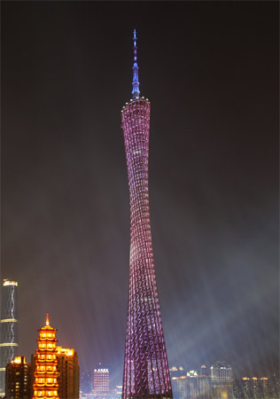 2. Canton Tower. Inaugurada em 2010 em Guangzou (Cantão), na China. Tem 600 metros. Por dois anos, liderou o ranking das maiores torres.