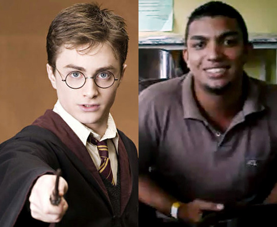 Dublador: Caio Cezar. É dono da conhecida voz de Harry Potter nos filmes. Dublador: Caio Cezar. É dono da conhecida voz de Harry Potter nos filmes.