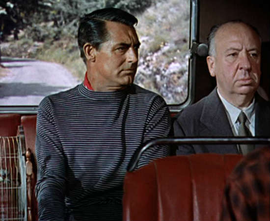 Em <i>Ladrão de Casaca</i>, Hitchcock aparece com esta expressão serena ao lado de Cary Grant, que interpreta o protagonista. Confira no minuto 0:09:40