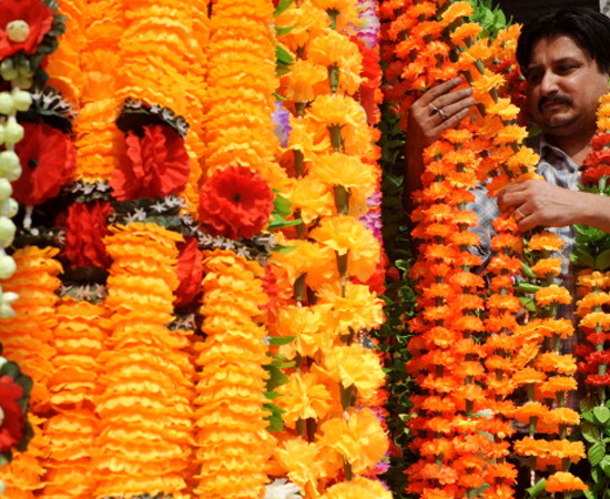 Muitos comerciantes aproveitam o Diwali para vender artesanato nas ruas das cidades.