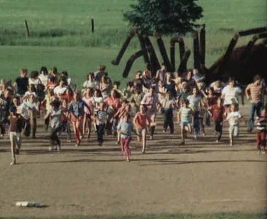 A Invasão das Aranhas Gigantes é um filme de terror de 1975 sobre aracnídeos alienígenas gigantes que aterrorizam uma pequena cidade dos EUA.