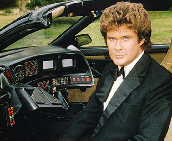 A Super Máquina (1982) é uma série de ação. O protagonista teve o rosto desfigurado e, por isso, passa por uma cirurgia plástica. Após a reparação ele assume a identidade de outra pessoa. A Super Máquina (1982) é uma série de ação. O protagonista teve o rosto desfigurado e, por isso, passa por uma cirurgia plástica. Após a reparação ele assume a identidade de outra pessoa.