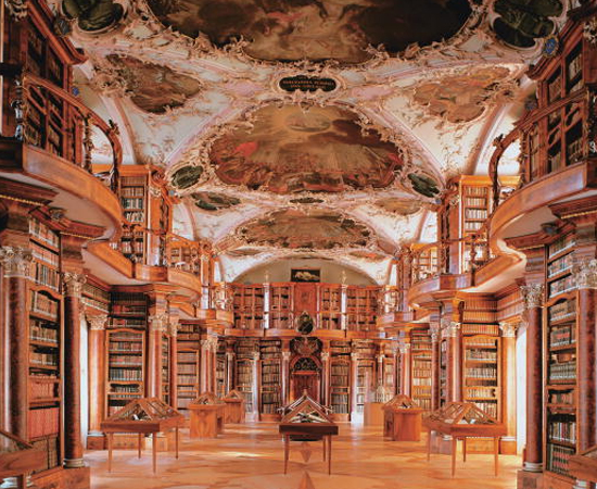 BIBLIOTECA DA ABADIA DE SÃO GALO - É o acervo mais antigo da Suiça. Possui mais de 160 mil volumes, incluindo 2 mil manuscritos. Localiza-se no nordeste do país.