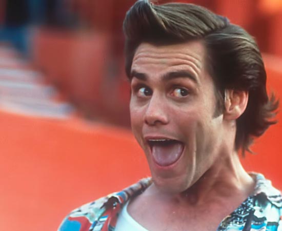 Ace Ventura é um detetive particular que trabalha em Miami, solucionando crimes que envolvem animais. Seu primeiro trabalho foi desvendar o sumiço de um golfinho, mascote de um time de futebol americano. Ace Ventura é um detetive particular que trabalha em Miami, solucionando crimes que envolvem animais. Seu primeiro trabalho foi desvendar o sumiço de um golfinho, mascote de um time de futebol americano.