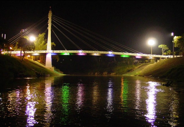 A Ponte Binacional Wilson Pinheiro, inaugurada em 2006, liga o Brasil à Bolívia.