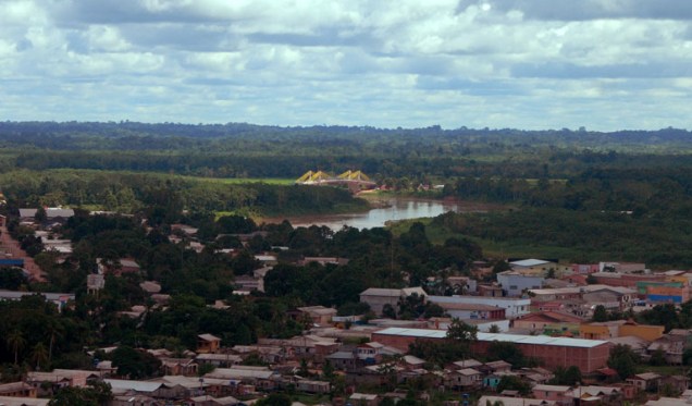 Esta foto apresenta uma visão aérea da cidade de Tarauacá atualmente. Bonito, não?