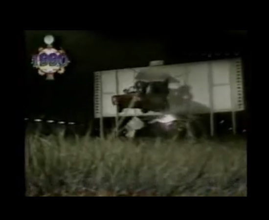 O Viva a Noite tinha um quadro peculiar chamado Sonho Maluco, em que um fã via seu sonho realizar-se na TV. Sabe-se lá por quê, um sujeito queria ver o vereador de São Paulo Agnaldo Timóteo, que na época era cantor e ex-deputado, atravessar um outdoor de carro. Ele quase morreu. O Viva a Noite tinha um quadro peculiar chamado Sonho Maluco, em que um fã via seu sonho realizar-se na TV. Sabe-se lá por quê, um sujeito queria ver o vereador de São Paulo Agnaldo Timóteo, que na época era cantor e ex-deputado, atravessar um outdoor de carro. Ele quase morreu.