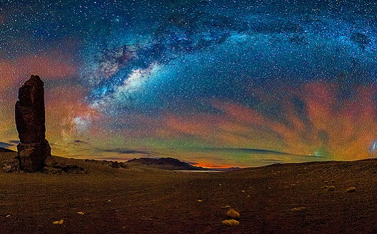 Em 2011, enquanto cursava Tecnologia em Fotografia, Adhemar encarou o desafio de fazer uma imagem pela técnica de rastros de estrelas. Após muitas tentativas e erros, o que era curiosidade tornou-se uma verdadeira obsessão, conta. Em 2011, enquanto cursava Tecnologia em Fotografia, Adhemar encarou o desafio de fazer uma imagem pela técnica de rastros de estrelas. Após muitas tentativas e erros, o que era curiosidade tornou-se uma verdadeira obsessão, conta.