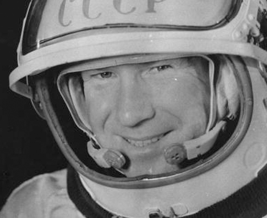ALEKSEI LEONOV - Cosmonauta soviético. Em 12 de março de 1965, tornou-se o primeiro homem a realizar uma caminhada espacial. ALEKSEI LEONOV - Cosmonauta soviético. Em 12 de março de 1965, tornou-se o primeiro homem a realizar uma caminhada espacial.