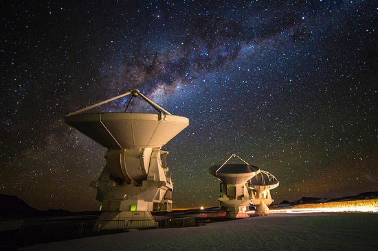 No mesmo ano, ele viajou para o Deserto do Atacama, onde presenciou pela primeira vez um céu estrelado longe das grandes cidades. Foi nessa época que ele conheceu o Observatório ALMA. No mesmo ano, ele viajou para o Deserto do Atacama, onde presenciou pela primeira vez um céu estrelado longe das grandes cidades. Foi nessa época que ele conheceu o Observatório ALMA.