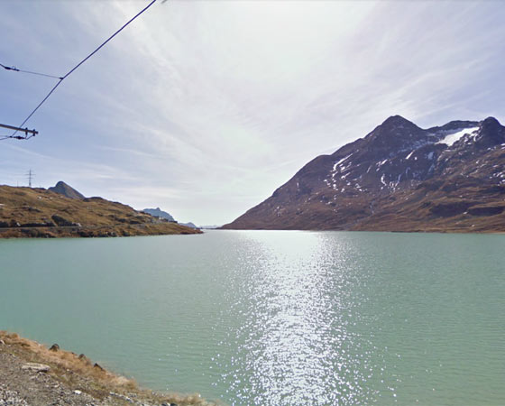 Alpes suíços nas proximidades do Lago Bianco. Clique em Leia Mais para visitar o local pelo Google Street View.