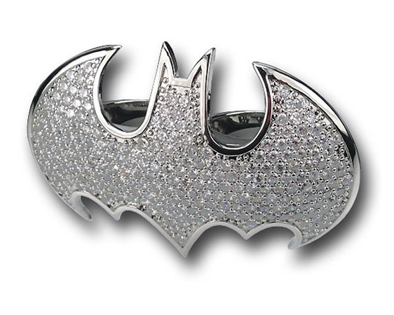 Para as mães que esperam ansiosamente o próximo filme do Batman: um anel duplo prata com o símbolo do super-herói
