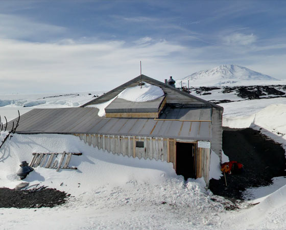 Cabana do Capitão Scott, um dos primeiros a liderar uma expedição para a Antártica. Clique em Leia Mais para visitar o local pelo Google Street View.