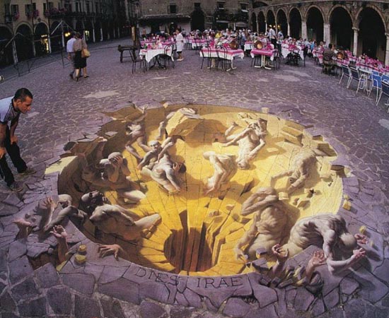 Já esta pintura 3D com inspirações apocalípticas, também feita por Kurt Wenner, foi exposta em uma rua de Mantua, na Itália. Já esta pintura 3D com inspirações apocalípticas, também feita por Kurt Wenner, foi exposta em uma rua de Mantua, na Itália.