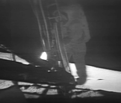 Em 1969, mais de 1 bilhão de pessoas viram pela TV a chegada do homem à Lua. As pegadas deixadas por Neil Armstrong e Buzz Aldrin devem ficar lá por 10 mil anos.
