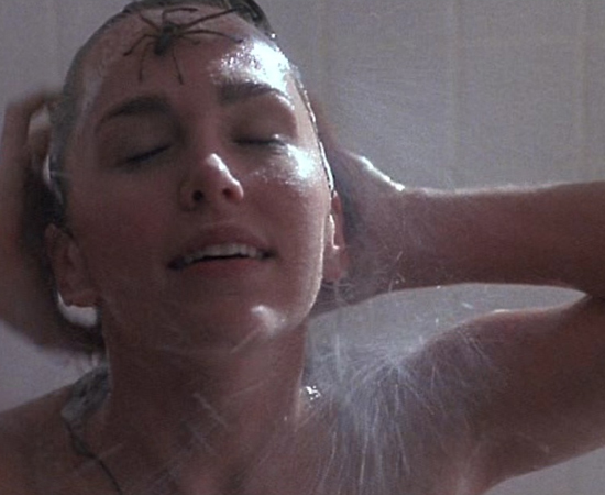 Clássico dos clássicos. Aracnofobia (1990) é um filme de terror, dirigido por Frank Marshall, que conta a história de uma cidade tomada por aranhas assassinas. Quem pode ajudar a população é, justamente, um médico com aracnofobia. Clássico dos clássicos. Aracnofobia (1990) é um filme de terror, dirigido por Frank Marshall, que conta a história de uma cidade tomada por aranhas assassinas. Quem pode ajudar a população é, justamente, um médico com aracnofobia.