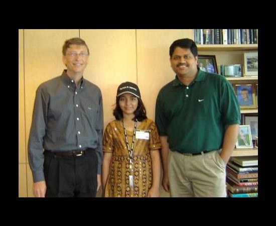 Arfa Karim Randhawa nasceu no Paquistão em 1995. Em 2004, tornou-se a mais jovem profissional certificada pela Microsoft (MCPs). Por isso, Bill Gates fez questão de convidá-la para conhecer a sede da Microsoft nos EUA. Em 2006, a pedido da empresa, ela palestrou para mais de 5 mil desenvolvedores de software durante um evento. Além disso, Arfa conquistou um prêmio Fatima Jinnah por seu alto desempenho na área de Ciência e Tecnologia, e o prêmio Salam Pakistan Youth Award por suas pesquisas. Ela morreu em janeiro de 2012 devido a complicações causadas por uma crise epilética. Arfa Karim Randhawa nasceu no Paquistão em 1995. Em 2004, tornou-se a mais jovem profissional certificada pela Microsoft (MCPs). Por isso, Bill Gates fez questão de convidá-la para conhecer a sede da Microsoft nos EUA. Em 2006, a pedido da empresa, ela palestrou para mais de 5 mil desenvolvedores de software durante um evento. Além disso, Arfa conquistou um prêmio Fatima Jinnah por seu alto desempenho na área de Ciência e Tecnologia, e o prêmio Salam Pakistan Youth Award por suas pesquisas. Ela morreu em janeiro de 2012 devido a complicações causadas por uma crise epilética.