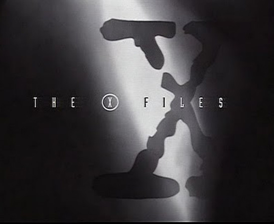 Arquivo X (1993) é uma série de ficção científica que mostrava as investigações de Dana Scully e Fox Mulder. Arquivo X (1993) é uma série de ficção científica que mostrava as investigações de Dana Scully e Fox Mulder.