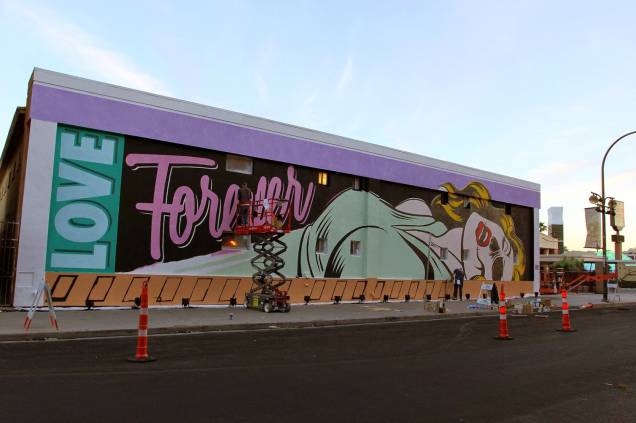 Parece Roy Litchtenstein, mas é o trabalho do muralista DFace lá em Las Vegas. Parece Roy Litchtenstein, mas é o trabalho do muralista DFace lá em Las Vegas.
