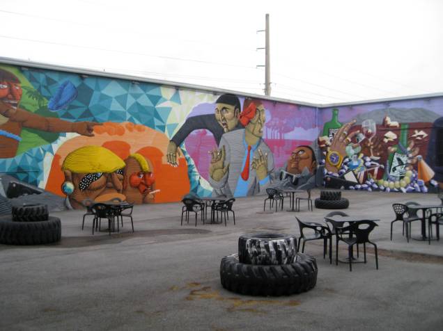 O Nunca foi um dos convidados pelo mecenas Tony Goldman para rabiscar em Wynwood Walls. O Nunca foi um dos convidados pelo mecenas Tony Goldman para rabiscar em Wynwood Walls.