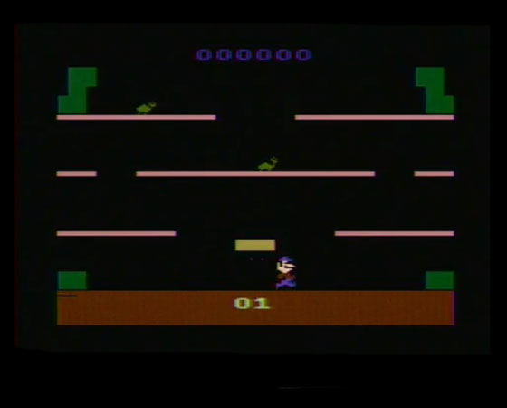 Esse jogo todo mundo conhece. Estamos falando do Mario Bros, lançado pela Nintendo em 1983. Dava jogar em várias plataformas da Atari: Atari 2600, Atari 5200, Atari 7800 e Atari XEGS.