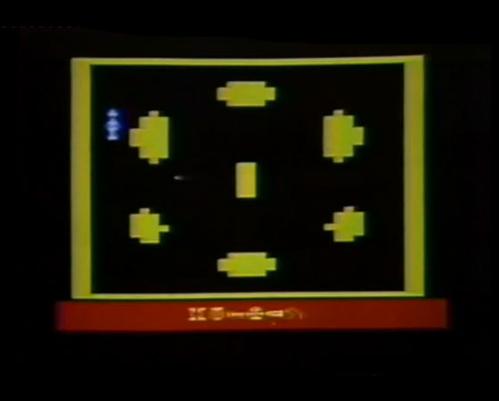 O filme Os Caçadores da Arca Perdida virou jogo em 1982. Aliás, ele foi o primeiro filme a ser licenciado para videogames.