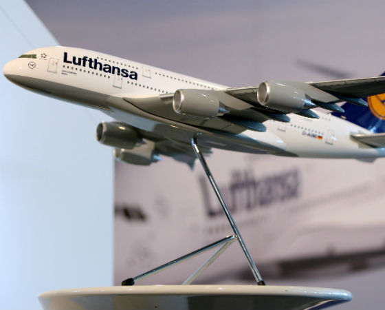 O avião e os voos comerciais apareceram em 3º lugar, com 13% dos votos. O avião e os voos comerciais apareceram em 3º lugar, com 13% dos votos.