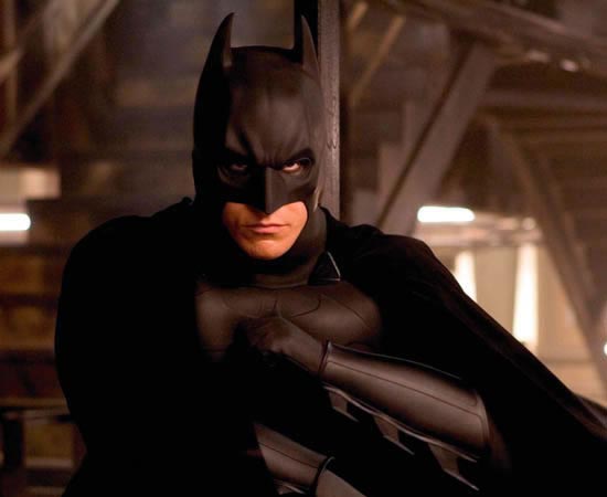 O Batman não tem superpoderes, mas é um ótimo investigador criminal.