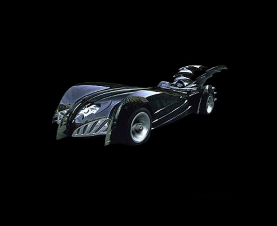 Já este é o Batmóvel do filme ‘Batman e Robin’ (1997) do diretor Joel Schumacher. De acordo com a designer, Barbara Ling, o veículo é inspirado em velhos carros de corrida, como o Jaguar D. Type e o Delahaye 165.