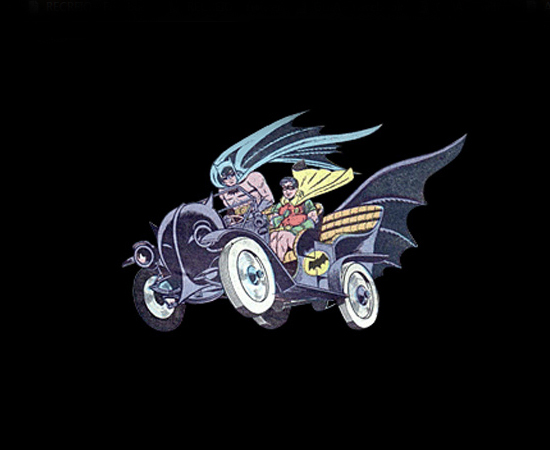 Na HQ Detective Comics #219, aconteceu uma ‘corrida maluca’ em Gotham City. Para participar da competição, Batman e Robin trocaram o Batmóvel por um carro comum. O veículo base é um Marmom 1905. O design é de Sheldon Moldoff e Charles Paris.