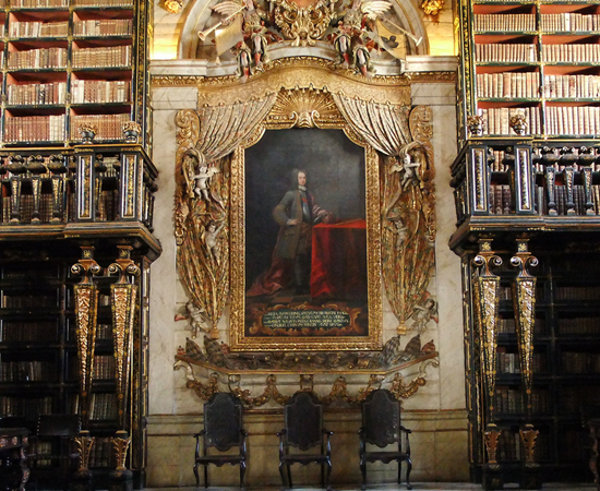 BIBLIOTECA JOANINA - É uma biblioteca do século 18, situada na Universidade de Coimbra, em Portugal. É conhecida por seu estilo rococó. Possui mais de 70 mil volumes.