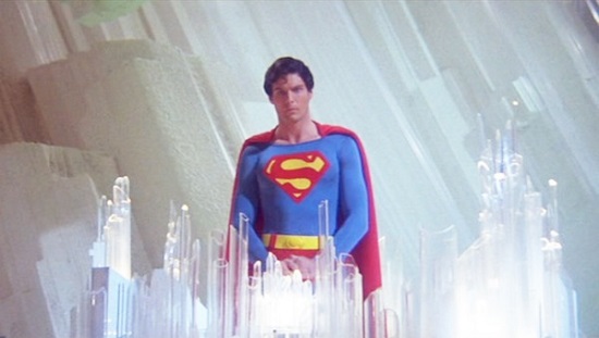 Uma biblioteca que oferece conteúdo para ninguém menos que o Superman. É a Fortaleza da Solidão, uma espécie de quartel-general do herói. Nos filmes, o lugar fica em algum canto do ártico. Lá fica guardado todo o conhecimento de Krypton, o planeta original do Clark Kent.