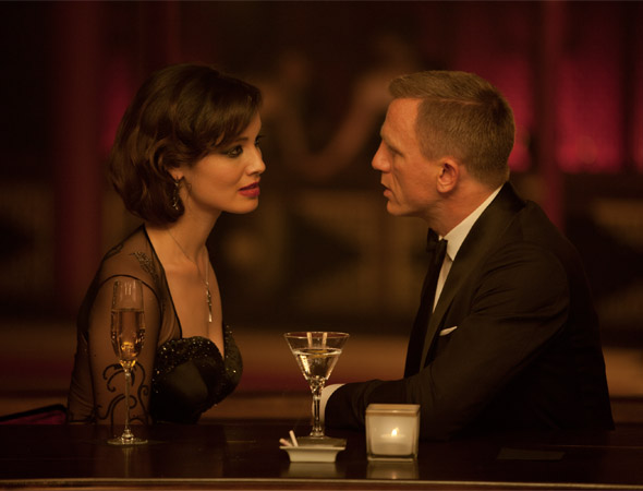 3 - Todo filme do 007 tem uma beldade no simbólico papel de bond girl. Em Skyfall, é a vez da atriz Bérénice Marlohe, que interpreta a enigmática Severine.