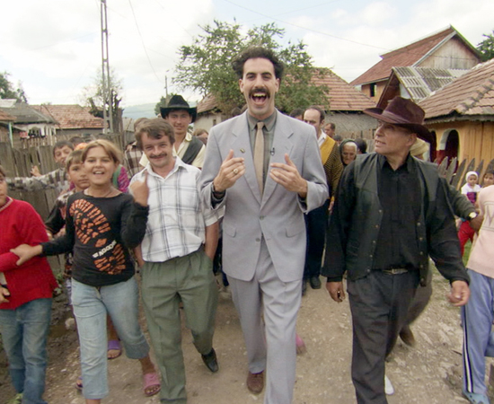 ‘BORAT’ (2006), dirigido por Larry Charles, além de ser censurado no Cazaquistão (por motivos óbvios), também foi banido em todo o mundo árabe (com exceção do Líbano).  Para as autoridades desses países, o filme é grosseiro e extremamente ridículo. No longa, Sacha Baron Cohen interpreta Borat, o segundo melhor jornalista do Cazaquistão que viaja até os Estados Unidos para fazer um documentário.