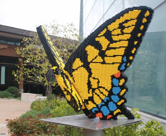 Que tal enfeitar o seu jardim com uma borboleta de Lego?