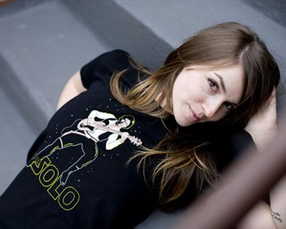 Tem uma mãe que curte rock e Star Wars? Uma camiseta Hans Guitar Solo é perfeita pra ela Tem uma mãe que curte rock e Star Wars? Uma camiseta Hans Guitar Solo é perfeita pra ela